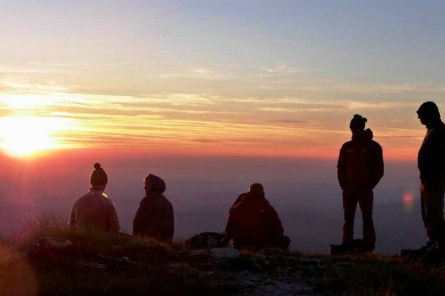 waiting fur the sun to rise