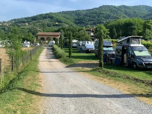 Area Sosta Camper - La Cantina Del Vino Barga 3