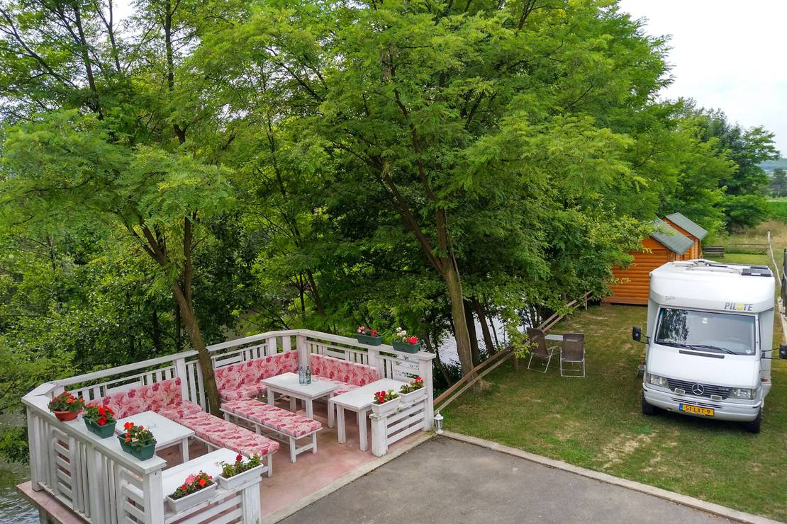 How far from the river is Autocamp Visoko?