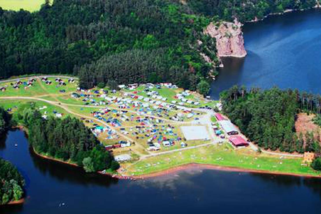 Autokemp Wilsonka na Dalešické přehradě 5