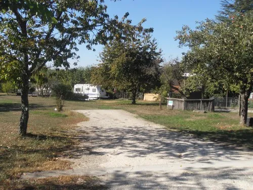 Camping aire naturelle De Mont-Chardon 3