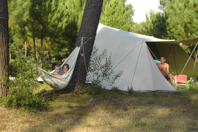 www.campinglacacia.com