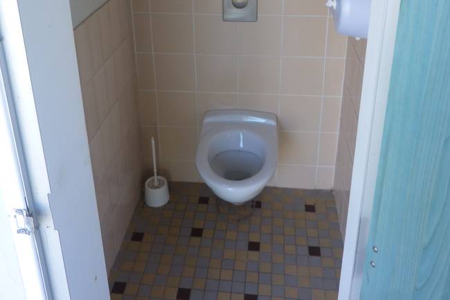 spartanische Toilette