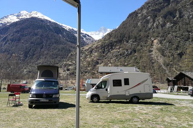 Blick vom CP Attermenzen auf Zinalrothorn im April