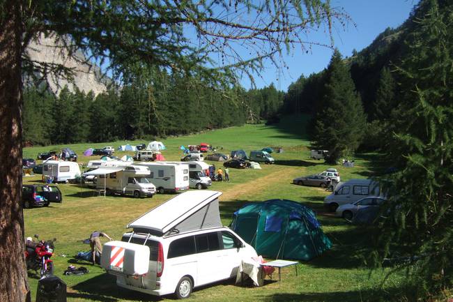 Plateau mit Schattenplätzen
www.camping-randa.ch