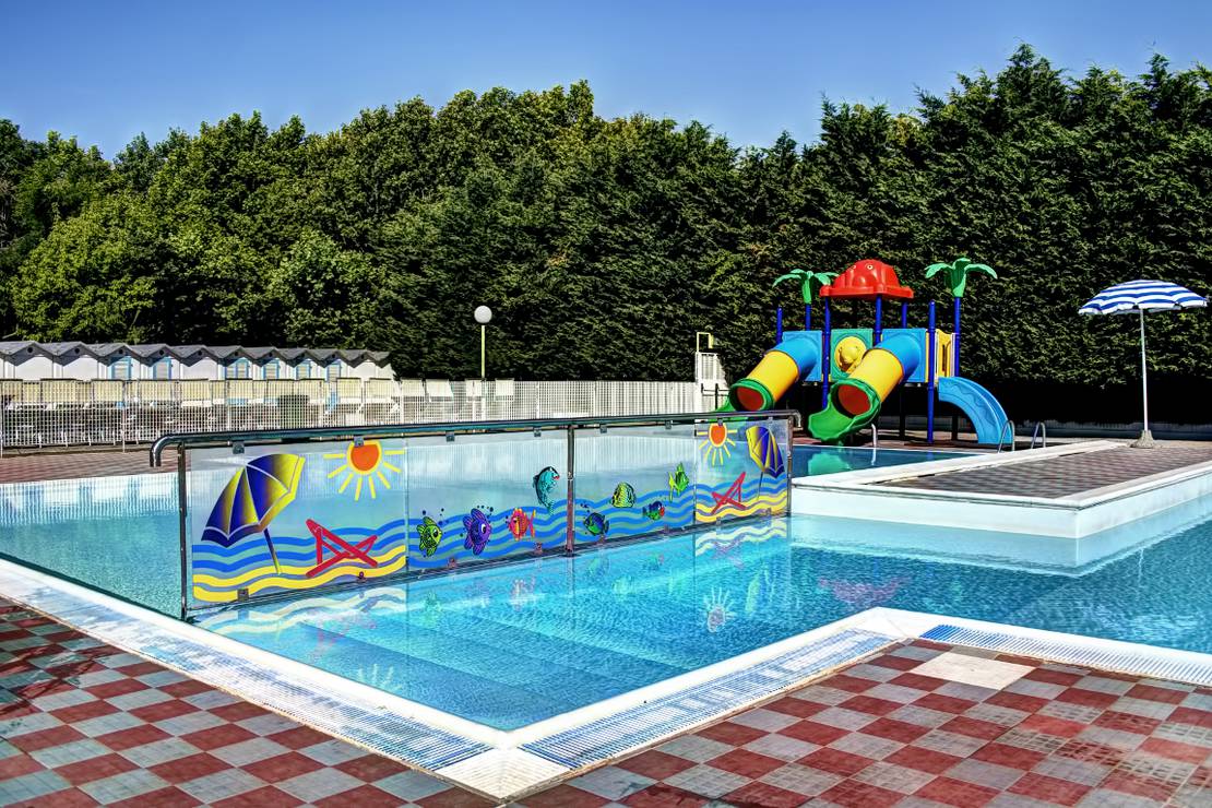 Camping Bungalow Village Delle Rose 4