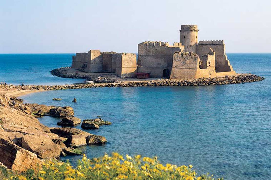 How far from the sea is Camping Costa Splendente sul mare?
