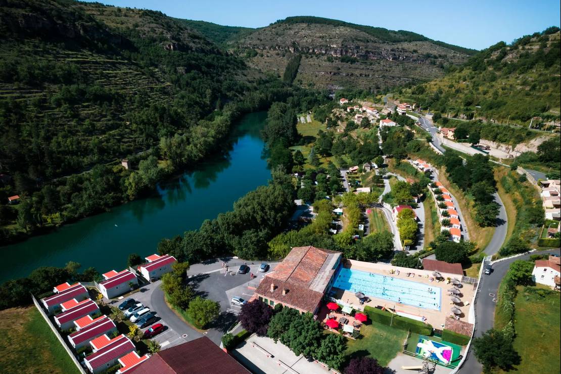 Campsite Camping de La Cascade in Midi-Pyrénées - camping.info, image size:1110x740