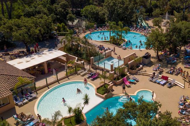 Parc aquatique vue du ciel