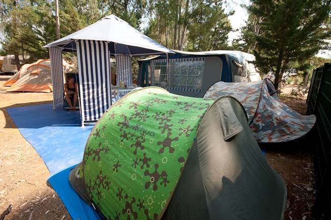 Nos places de camping sont très grandes 95m² en moyenne
Our pitches are big : 95m² in average