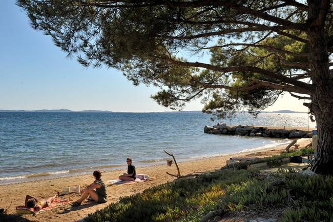 La plage à 3 kms ... une plage parmi beaucoup d'autres toutes aussi belles les unes que les autresThe beach 3 kms ... a beach among many others all as beautiful as each others