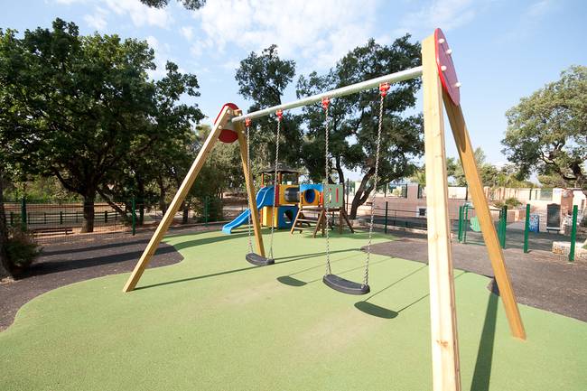 Aire de jeux pour les enfants ...Playground for the children...