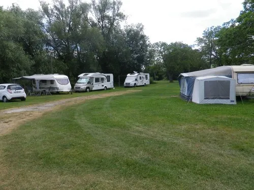 Camping Des Etangs De Mandre 4