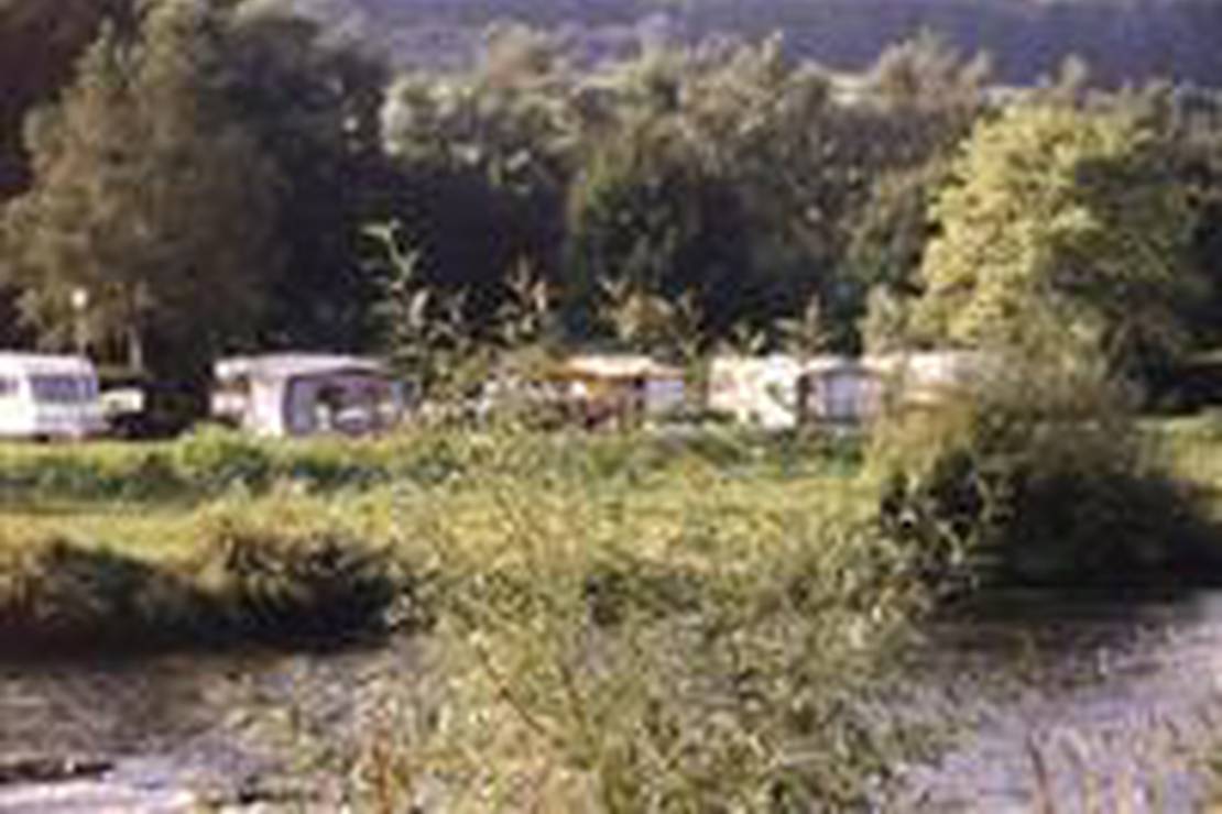 How far from the river is Camping Gritt?
