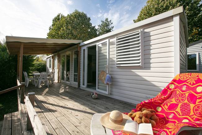 The biggest mobil home 40m² 3 bedrooms and 2 bathrooms with a handmade big terrace.