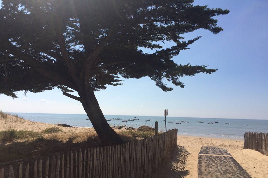 How far from the beach is Camping La Grande Vallée?
