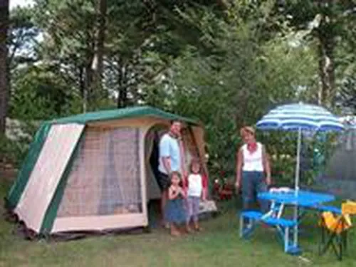 Camping Le Château Du Petit Bois 3