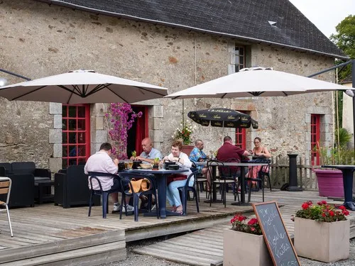 Camping Le Chateau du Deffay 7