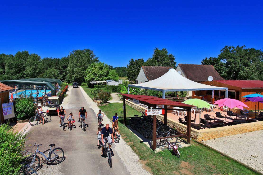 Camping Le Plein Air Des Bories 4