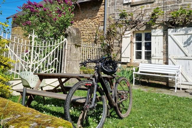 Die Umgebung lädt zu zahlreichen Touren ein, sei es nun zu Fuss oder auf dem Mountainbike/Fahrrad.