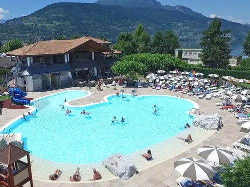 Camping Mario Village 6