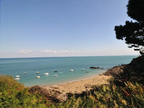 Camping Municipal A La Pointe Du Grouin 6