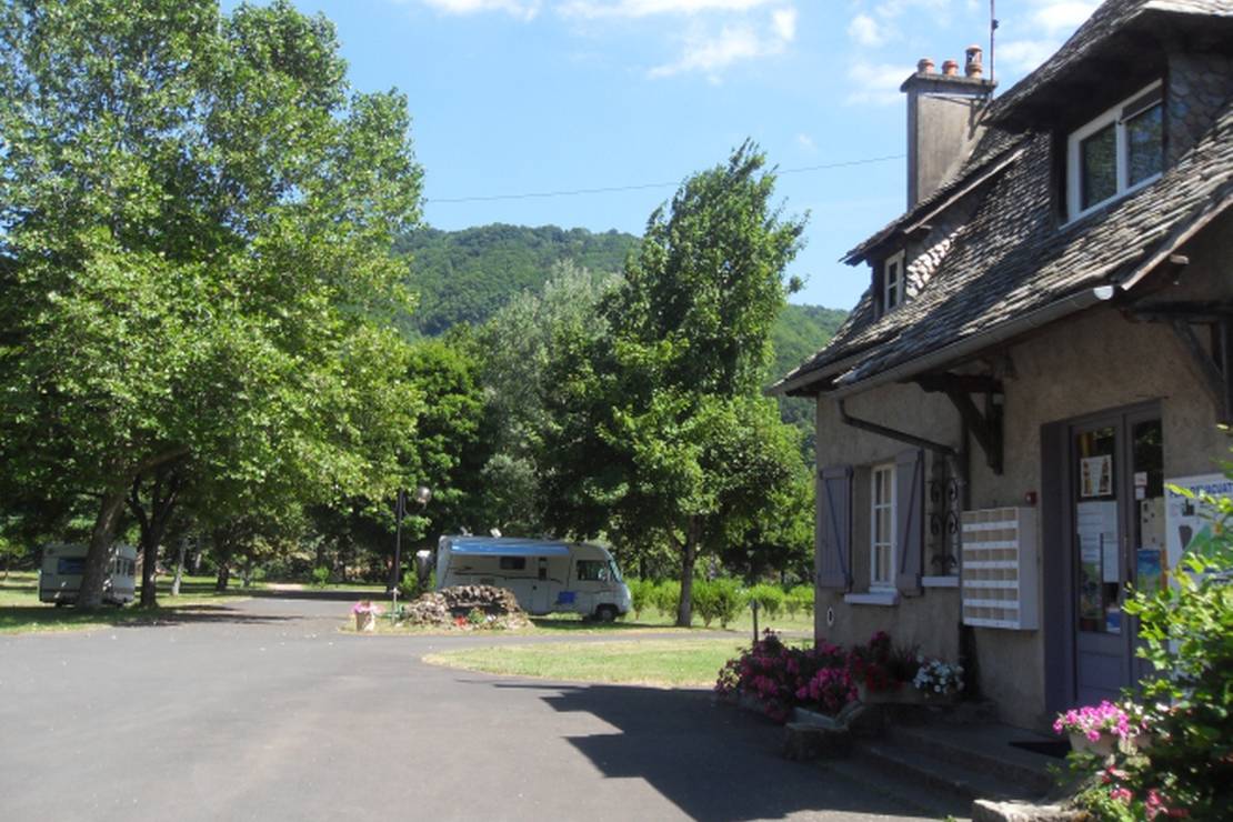 Camping Municipal (Vic Sur Cere) 4