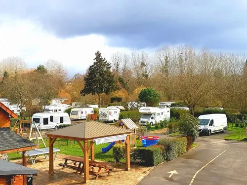 Camping Paris Beau Village 6