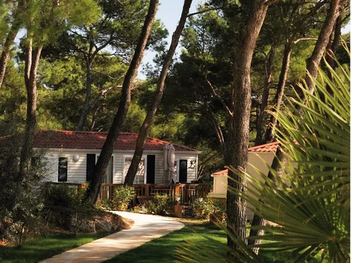 Camping résidentiel la Pinède 5