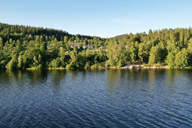 Campingplatz vom See aus