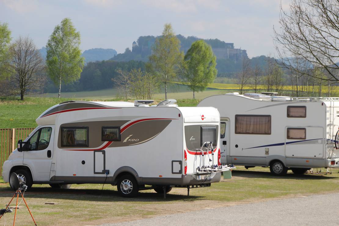 How far from the river is Camping-Stellplatz Struppen?