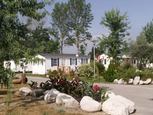 Camping Sunelia - Les Trois Vallées 8