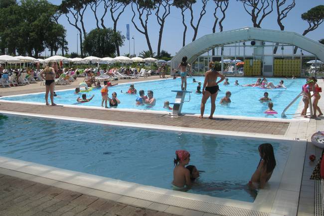 Viele Pools, auch überdachbar