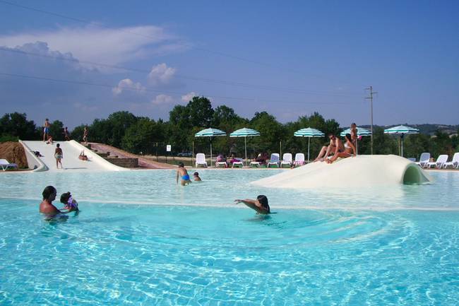 piscina- swimming pool