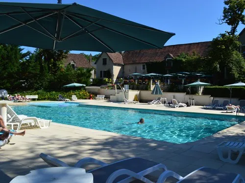 Château De Lacomté Country Club Camping 3