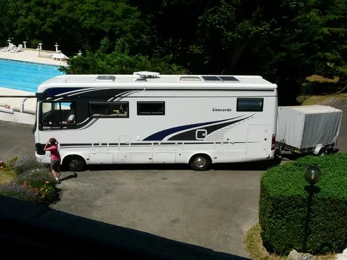 Château De Lacomté Country Club Camping 5