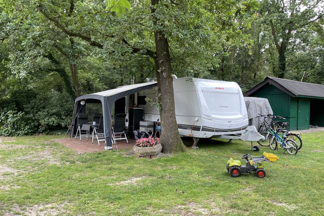 Stellplatz Nr. 1 mit eigener kleiner Terasse