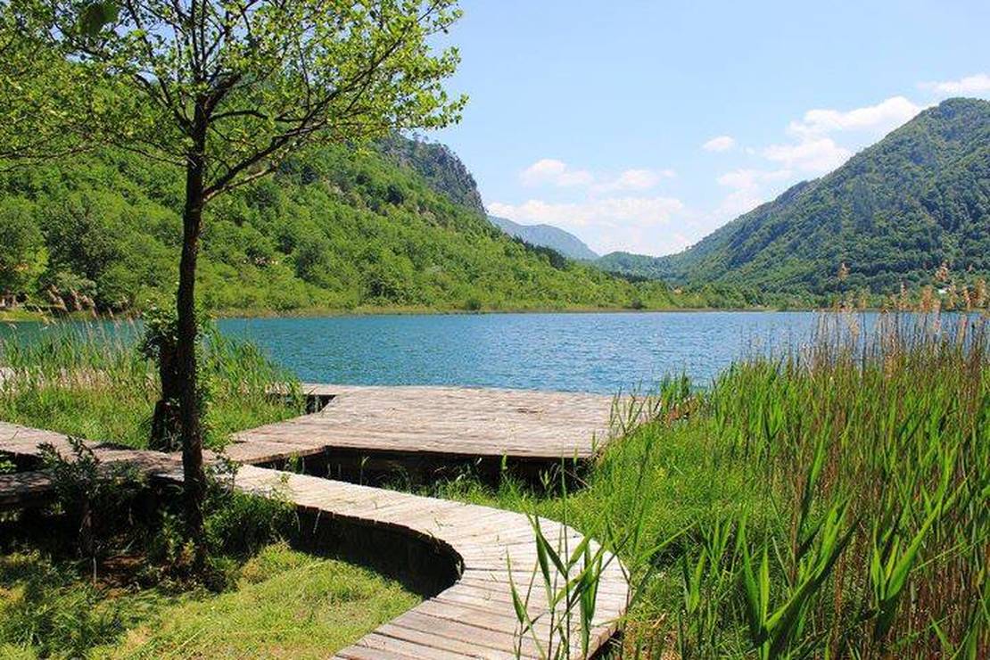 Campingplass ”Eko selo” Boracko jezero i BosniaHercegovina camping.info