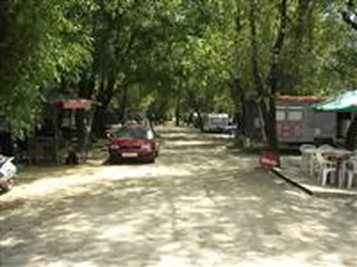 Katamarán Csónakkikötő és Kemping 5