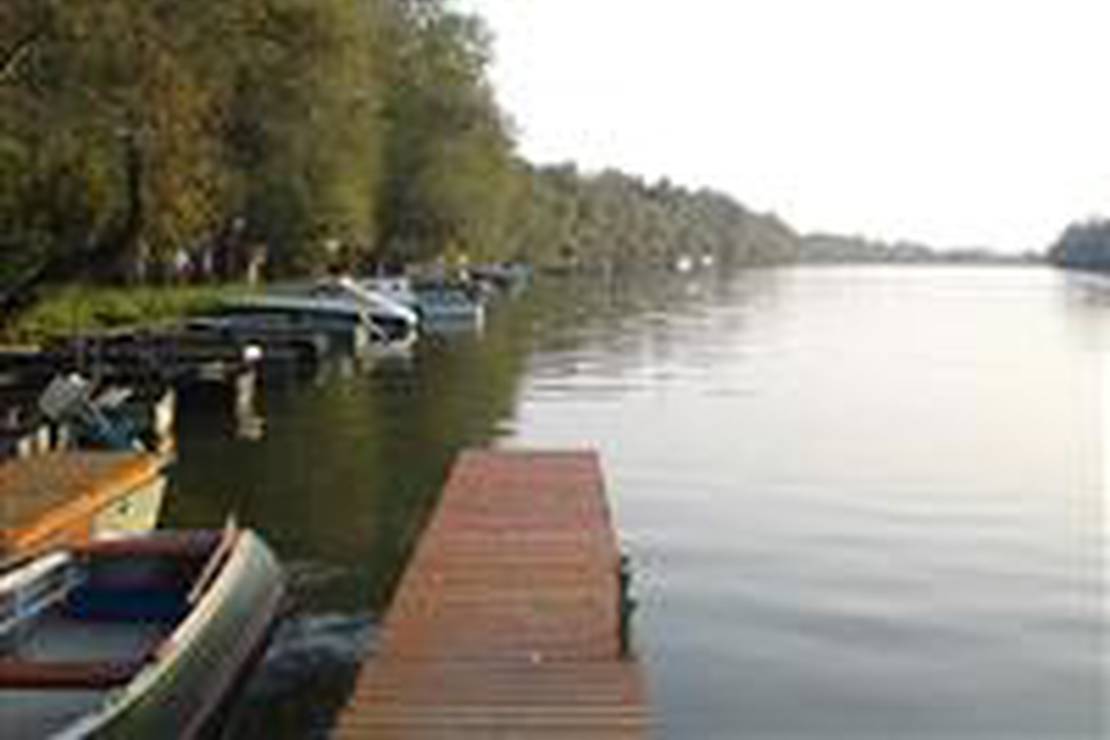 Katamarán Csónakkikötő és Kemping 4