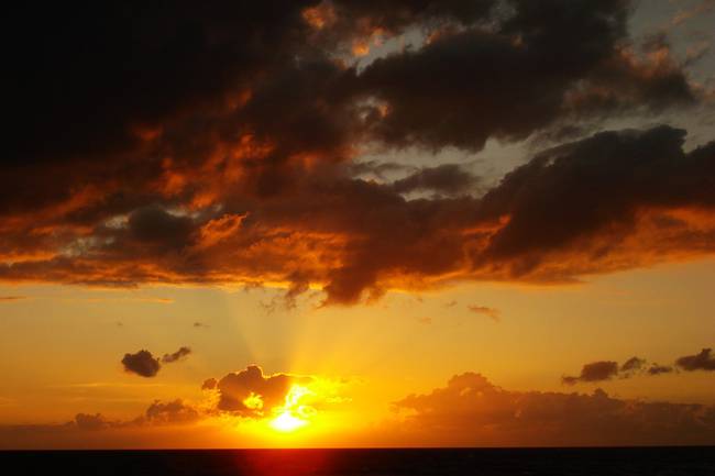 Sonnenuntergang auf dem Ostseecamp Seeblick mit leichten Wolken
