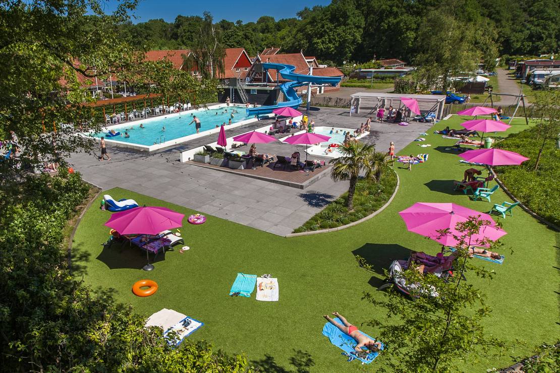 How far from the beach is Capfun Het Winkel?