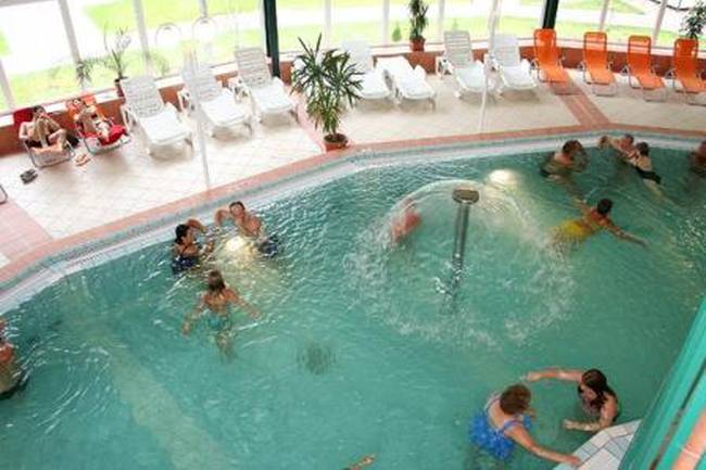 Wellness medence