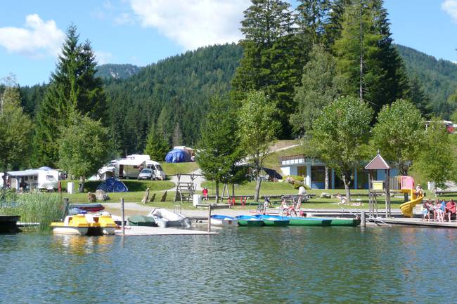 Camping direkt am See mit privaten Badestrand und Liegewiese