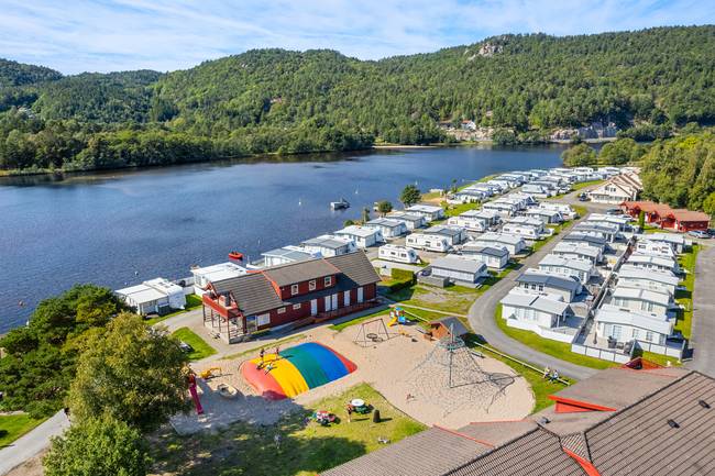 Right next to the river. 
- We have 42 drop-in pitches.
- Private toilets and shower. 
- Kitchen area. 
- You can wash your clothes.
- Empty both grey and black water and fill up with fresh water.