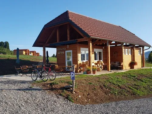 Camping & glamping The Sunrise Hill Pivka 3