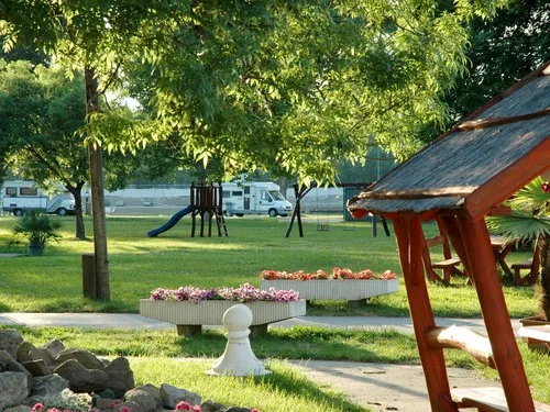 Szegedi Partfürdő Kemping és Apartman 6