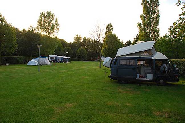 Schönes Campingareal mit sehr gutem Waschhaus.