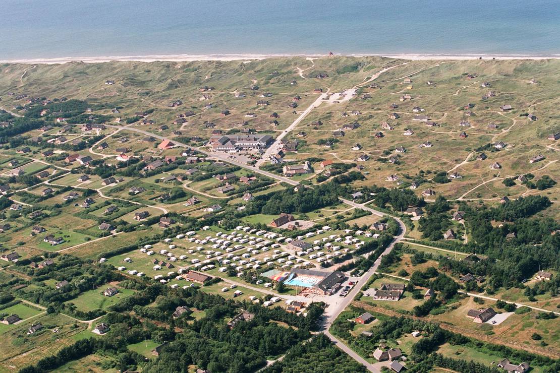 How far from the beach is Vedersø Strand Camping?