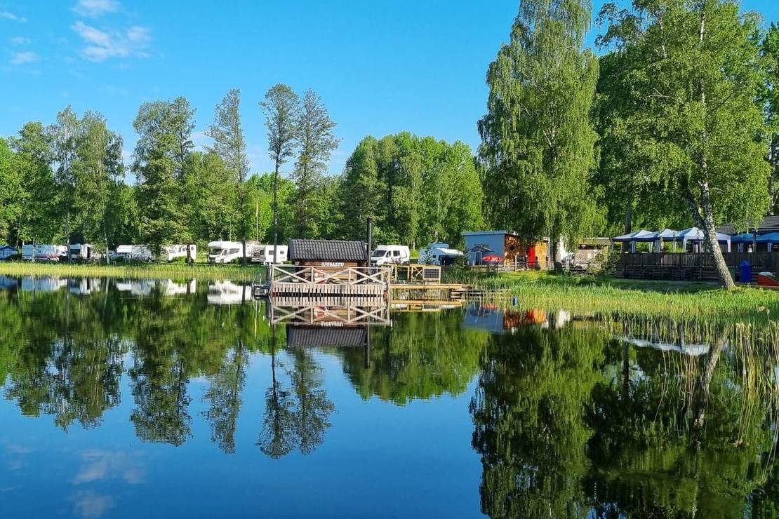 How far from the beach is Vimmerby Camping?